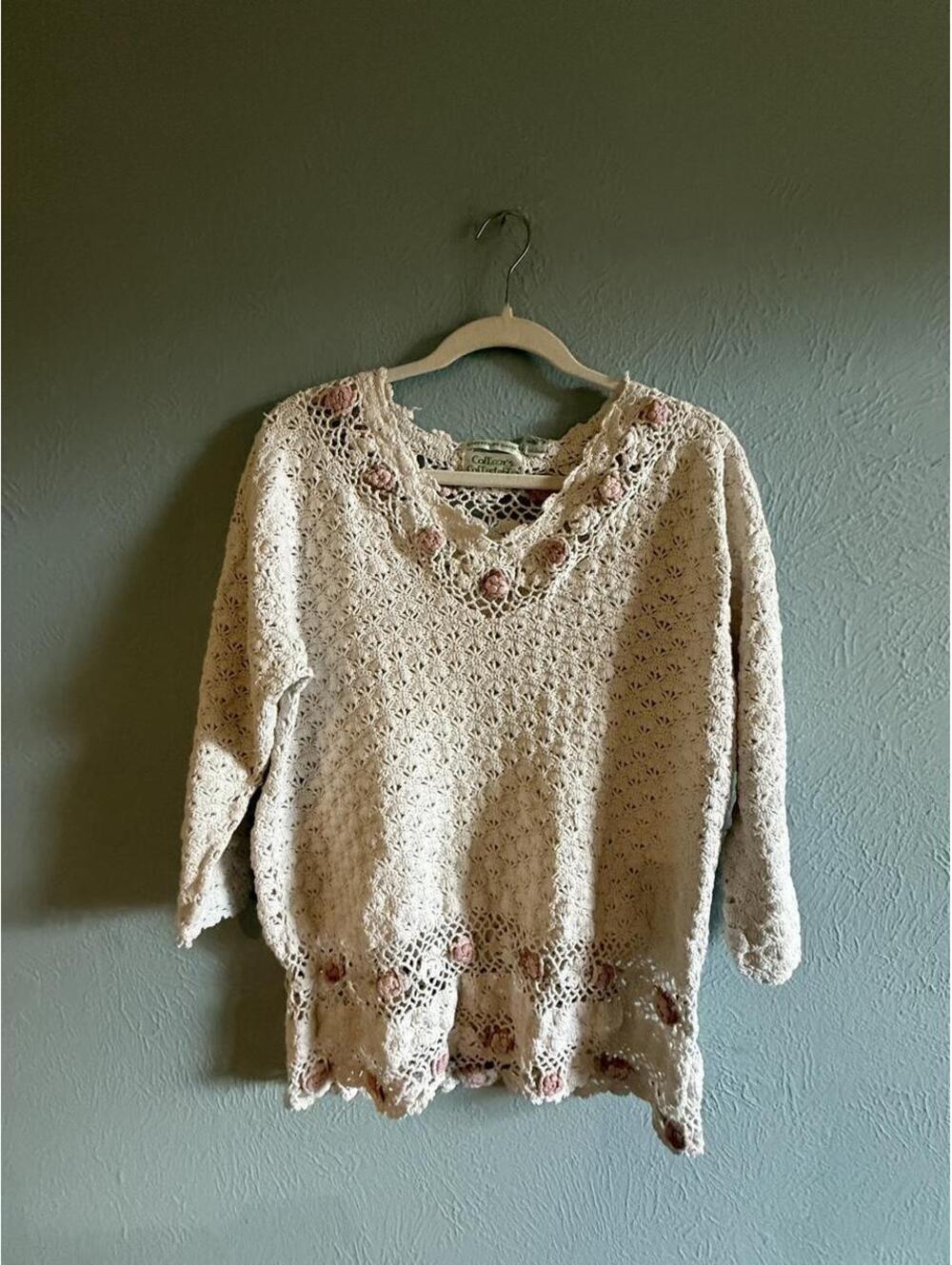 Handmade vintage 90s Cream crochet sweater with pink floral appliqués